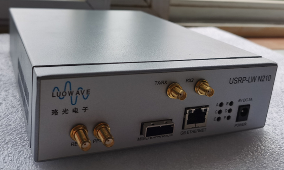 संचार के लिए 50MS/S उच्च बैंडविड्थ सॉफ़्टवेयर परिभाषित रेडियो ETTUS USRP B210